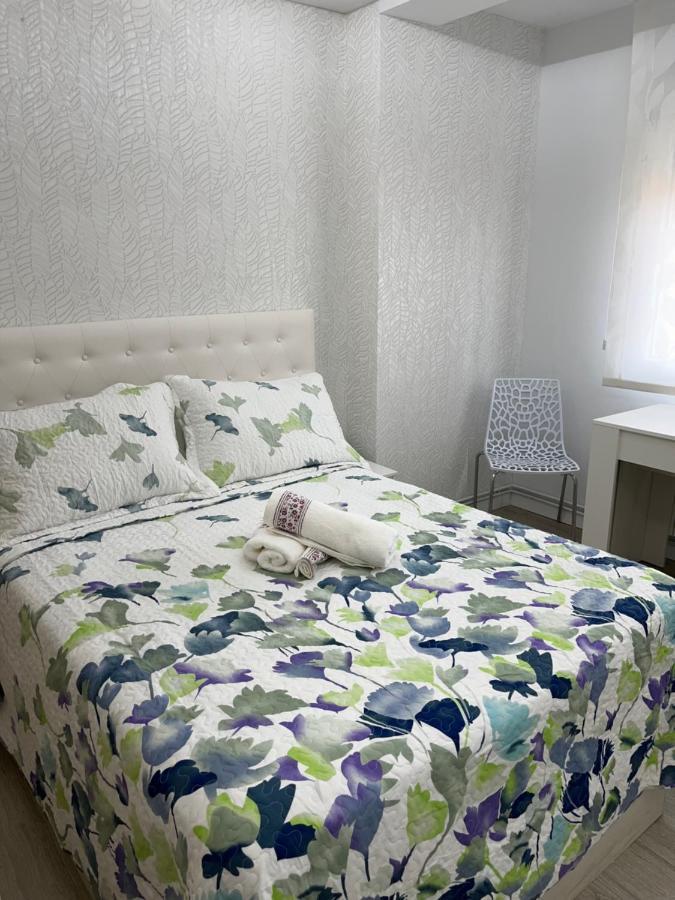 Apartamentos C&E Haro Eksteriør billede